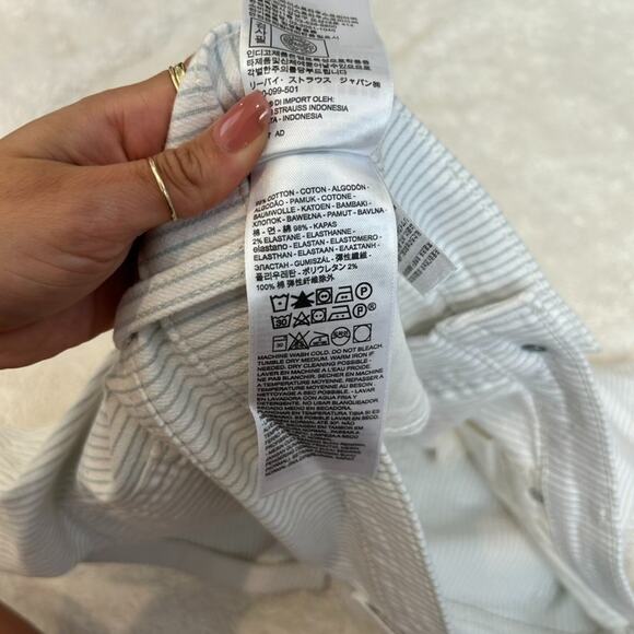 Levi’s Denim Mid Length Shorts‎ Size 33 Mid Rise Pockets Casual Striped Women - Picture 7 of 7